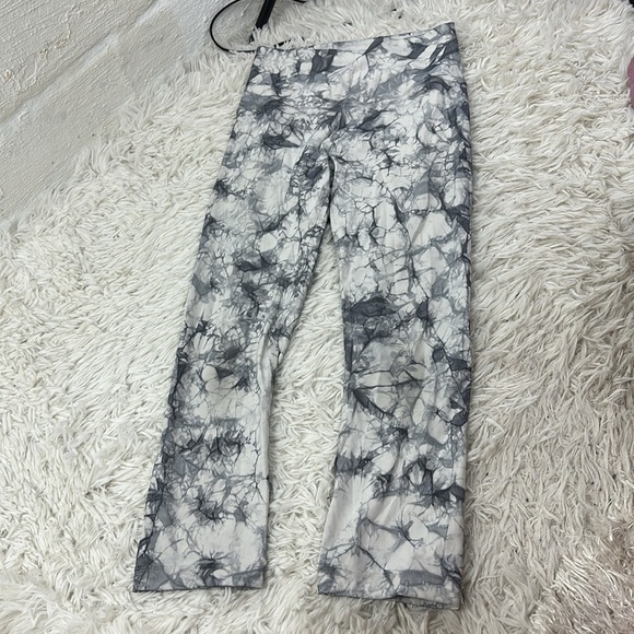 Lululemon Wunder Under Crop HR *21" Dual Shibori Antique White Baltic Grey - Picture 1 of 5